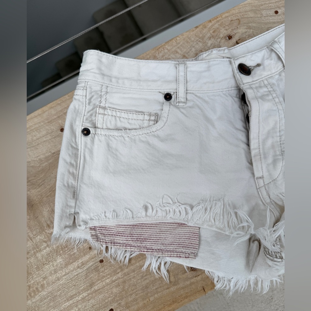 Free People Loving Good Vibrations White Cutoff Denim Shorts Boho | Size 25 - Picture 4 of 9